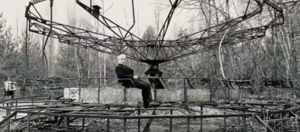 Tilas Lindemanas pasivažinėjo karusele apleistame Pripetės mieste Tilas Lindemanas pasivažinėjo karusele apleistame Pripetės mieste - Sputnik Lietuva