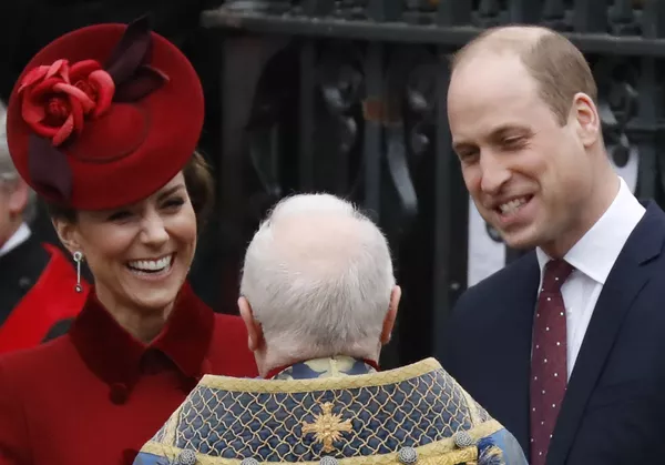 Bendras išėjimas po Megxit: Sasekso ir Kembridžo hercogai Vestminsterio abatijoje Bendras išėjimas po Megxit: Sasekso ir Kembridžo hercogai Vestminsterio abatijoje - Sputnik Lietuva