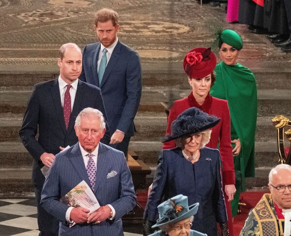 Bendras išėjimas po Megxit: Sasekso ir Kembridžo hercogai Vestminsterio abatijoje Bendras išėjimas po Megxit: Sasekso ir Kembridžo hercogai Vestminsterio abatijoje - Sputnik Lietuva