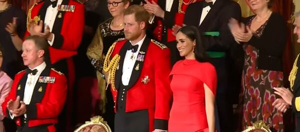 Гарри и Меган в последний раз официально посетили Альберт-холл Гарри и Меган в последний раз официально посетили Альберт-холл - Sputnik Литва