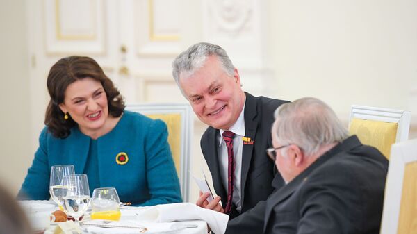 Первая леди Диана Науседене, президент Гитанас Науседа и политик Витаутас Ландсбергис 10 марта 2020 года - Sputnik Литва