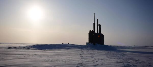 Amerikos atominis povandeninis laivas Arktyje pasirodė iš po ledo Amerikos atominis povandeninis laivas Arktyje pasirodė iš po ledo - Sputnik Lietuva