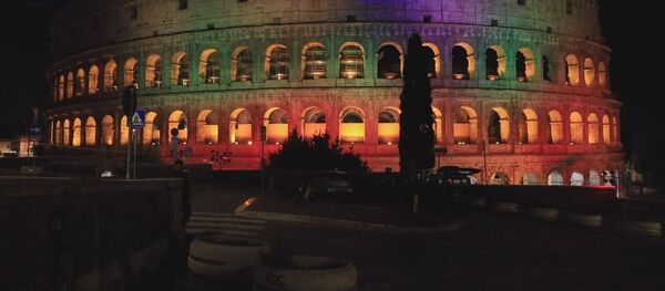 Колизей в цветах литовского флага Колизей в цветах литовского флага - Sputnik Литва