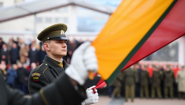 Церемония поднятия флагов трех стран Балтии в честь Дня восстановления независимости Литвы - Sputnik Литва