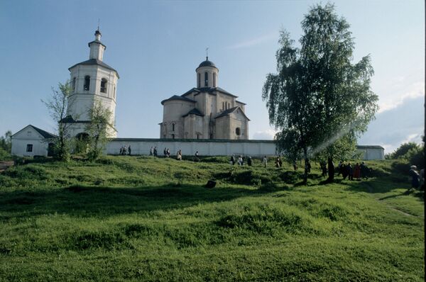 Вид на церковь Архангела Михаила в Смоленске - Sputnik Lietuva