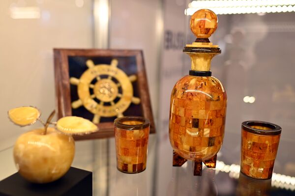 Слезы моря: украшения из янтаря на выставке Amber Trip-2020 в Вильнюсе - Sputnik Литва