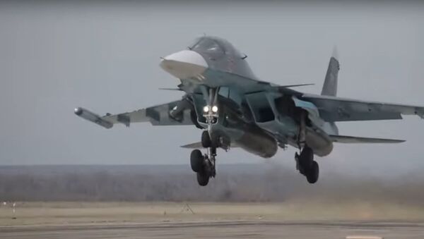 Бомбардировщики Су-34 применили авиабомбы в ходе ЛТУ под Воронежем - Sputnik Литва