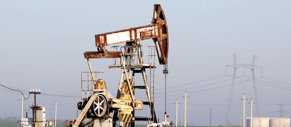 Добыча нефти, архивное фото - Sputnik Литва