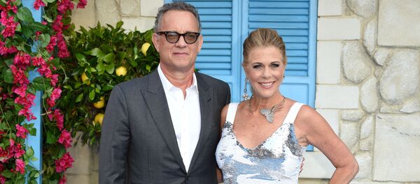Американский актер Том Хэнкс с женой Ритой Уилсон  - Sputnik Lietuva