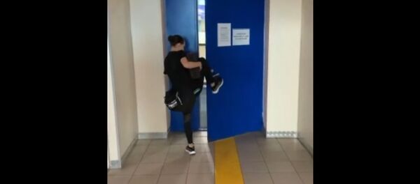 Загитова показала, как растяжка помогает бороться с коронавирусом - Sputnik Литва