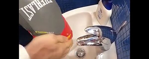  Появилось видео, как Кличко моет руки в боксерских перчатках - Sputnik Литва