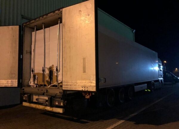 Многомиллионную партию сигарет в Литве хотели выдать за пельмени и ягоды Многомиллионную партию сигарет в Литве хотели выдать за пельмени и ягоды - Sputnik Литва