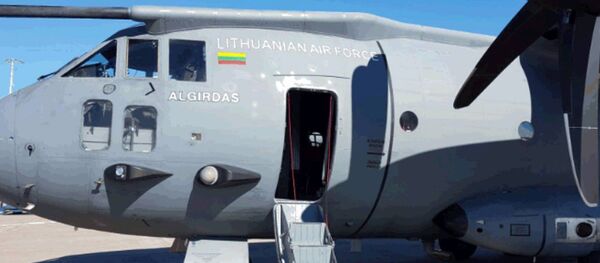 Самолет с реагентами из Китая Самолет с реагентами из Китая - Sputnik Литва