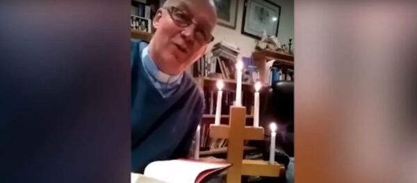 Britų kunigas padegė save, aukodamas šv. Mišias Britų kunigas padegė save, aukodamas šv. Mišias - Sputnik Lietuva