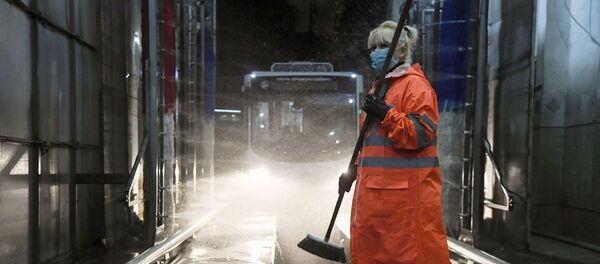 Дезинфекция троллейбусов в Симферополе - Sputnik Lietuva