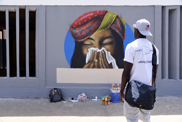 Сенегальские граффитисты RBS CREW разрисовывают стену Университетского центра искусств в Дакаре - Sputnik Lietuva