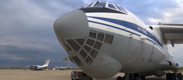 Самолеты ВКС России завершили доставку специалистов и оборудования в Италию Самолеты ВКС России завершили доставку специалистов и оборудования в Италию - Sputnik Lietuva