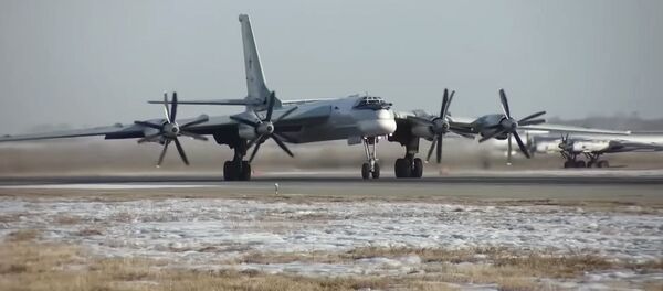 Nufilmuota, kaip Rusijos raketnešius Tu-95 lydėjo Japonijos naikintuvai Nufilmuota, kaip Rusijos raketnešius Tu-95 lydėjo Japonijos naikintuvai - Sputnik Lietuva