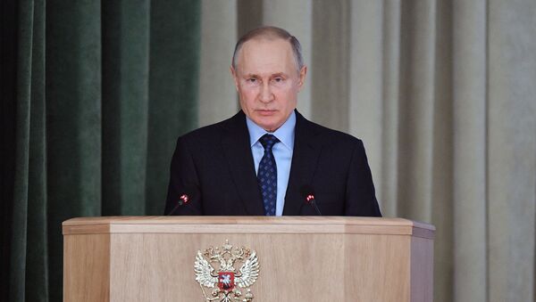 Владимир Путин выступает с обращением к россиянам - Sputnik Литва