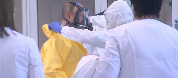 Путин в респираторе и защитном костюме: видео из больницы - Sputnik Литва