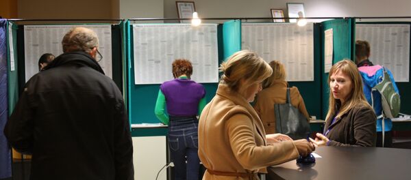 По всем, интересующим вас вопросам обращайтесь к членам избирательной комиссии - Sputnik Lietuva