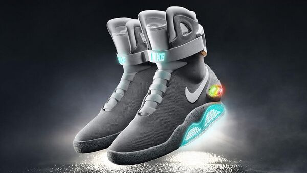 Новые самозашнуровывающиеся кроссовки от Nike - Sputnik Литва