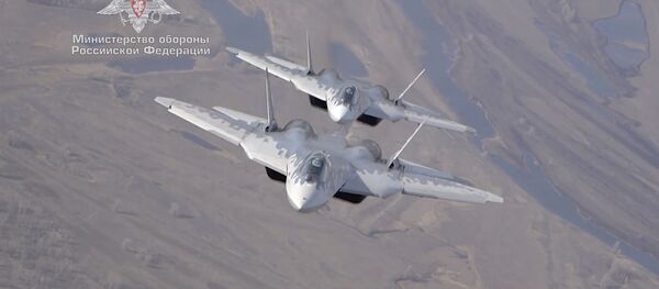 Полеты Су-57 на предельных режимах сняли на видео - Sputnik Литва