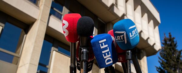 Микрофоны литовских СМИ на фоне Сейма Микрофоны литовских СМИ на фоне Сейма - Sputnik Lietuva