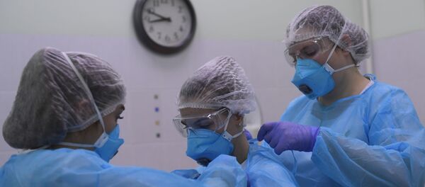 Сотрудницы в медицинской лаборатории, архивное фото - Sputnik Литва