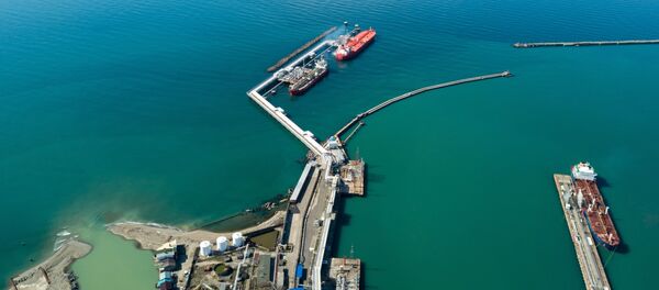 Туапсинский нефтеперерабатывающий завод Туапсинский нефтеперерабатывающий завод - Sputnik Lietuva