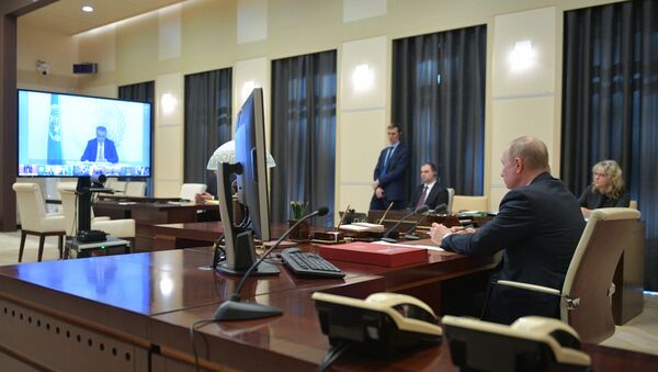 Президент РФ Владимир Путин принимает участие в саммите G20, 26 марта 2020 года - Sputnik Литва