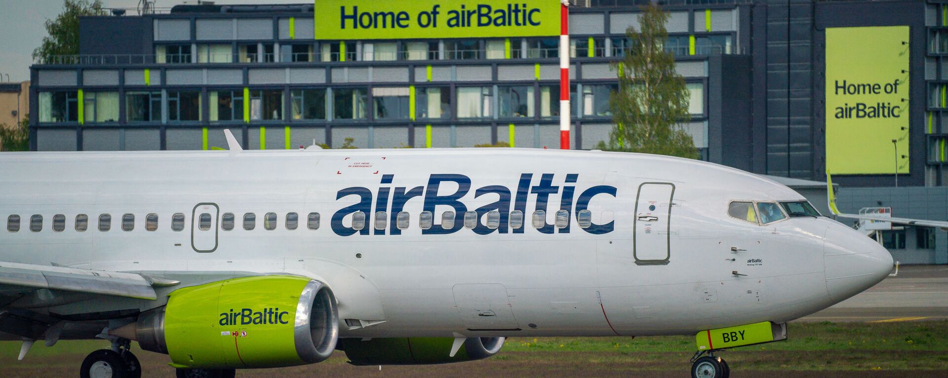 Самолет Boeing 737-36Q авиакомпании airBaltic в аэропорту Рига - Sputnik Lietuva, 1920, 15.03.2021