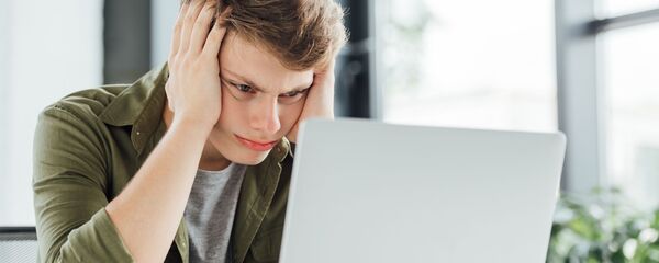 Подросток за компьютером, архивное фото - Sputnik Литва