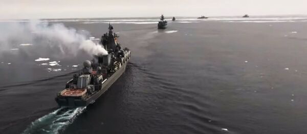 Корабли Тихоокеанского флота прошли через ледовые поля в районе пролива Лаперуза Корабли Тихоокеанского флота прошли через ледовые поля в районе пролива Лаперуза - Sputnik Литва