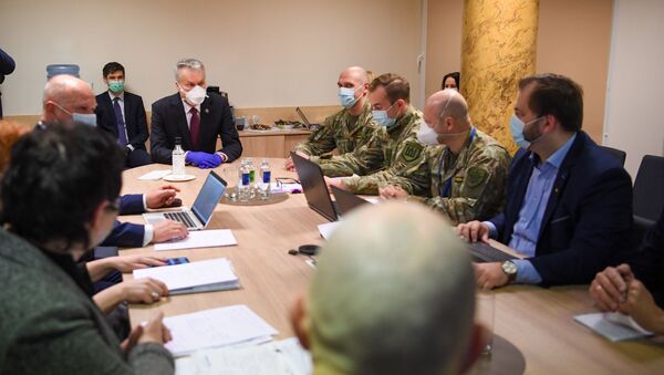 Президент Гитанас Науседа посетил операционный штаб экстремальных ситуаций - Sputnik Литва