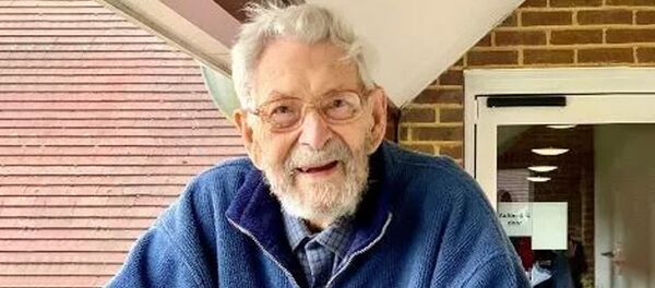 Robertas Veitonas iš Didžiosios Britanijos pripažintas seniausiu Žemėje gyvenančiu vyru Robertas Veitonas iš Didžiosios Britanijos pripažintas seniausiu Žemėje gyvenančiu vyru - Sputnik Lietuva