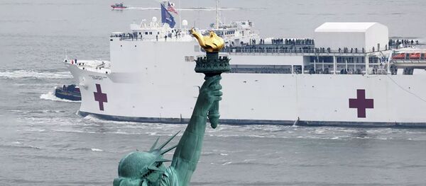 Корабль-госпиталь Comfort в Нью-Йорке - Sputnik Lietuva