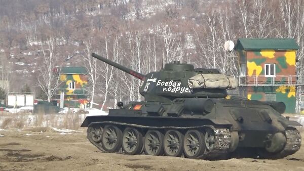 Снова в строю: легендарный танк “Боевая подруга” успешно прошел испытания - Sputnik Литва