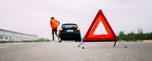 Аварийный знак, архивное фото Аварийный знак, архивное фото - Sputnik Литва