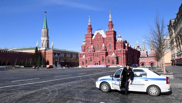 Проверка сотрудниками правоохранительных органов соблюдения режима самоизоляции в Москве - Sputnik Литва