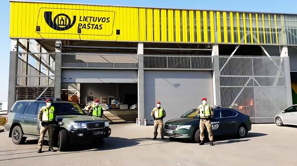 Военная полиция Литвы начала патрулировать улицы городов Военная полиция Литвы начала патрулировать улицы городов - Sputnik Литва