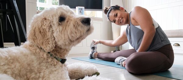 Онлайн-тренировка во время карантина на острове Лантау в Гонконге Онлайн-тренировка во время карантина на острове Лантау в Гонконге - Sputnik Lietuva