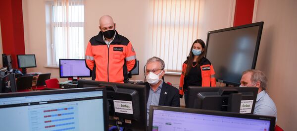 Президент Литвы Гитанас Науседа посетил горячую линию короновируса на Каунасской станции скорой помощи, 4 апреля 2020 Президент Литвы Гитанас Науседа посетил горячую линию короновируса на Каунасской станции скорой помощи, 4 апреля 2020 - Sputnik Литва