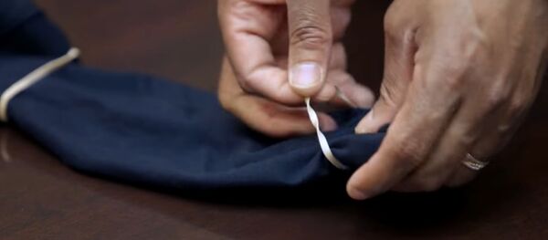 Главный хирург США показал на видео, как самому сделать маску - Sputnik Литва