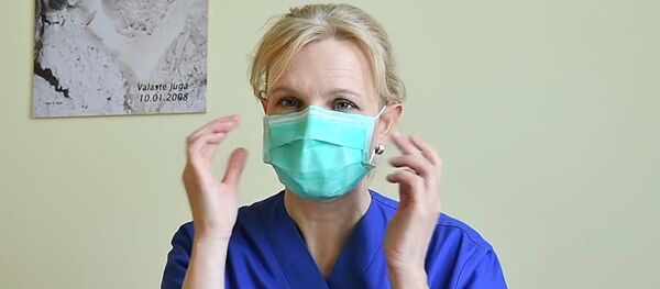 Эстонский медик показала, как правильно обращаться с медицинскими масками - Sputnik Литва