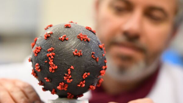 Французский кондитер демонстрирует шоколадное яйцо в форме коронавируса - Sputnik Lietuva