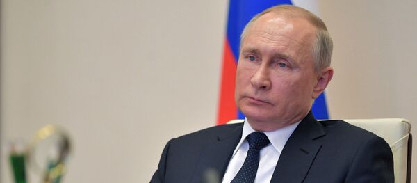 Президент РФ Владимир Путин проводит в режиме видеоконференции совещание с руководителями субъектов РФ, 8 апреля 2020 года Президент РФ Владимир Путин проводит в режиме видеоконференции совещание с руководителями субъектов РФ, 8 апреля 2020 года - Sputnik Lietuva