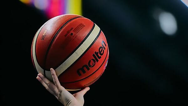 Рука с баскетбольным мячом, архивное фото - Sputnik Литва