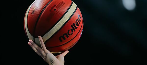 Рука с баскетбольным мячом, архивное фото Рука с баскетбольным мячом, архивное фото - Sputnik Литва