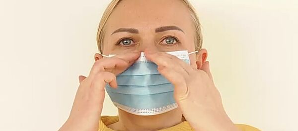 Вильнюсская мэрия рассказывает, как правильно надеть маску Вильнюсская мэрия рассказывает, как правильно надеть маску - Sputnik Lietuva